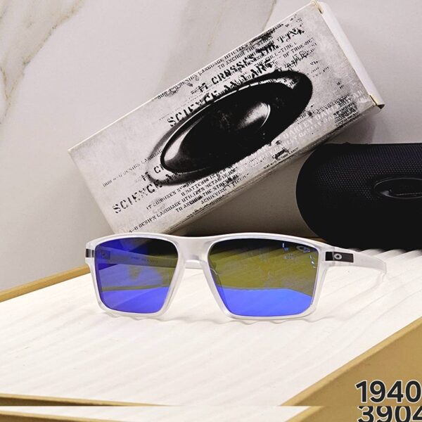 OAKLEY