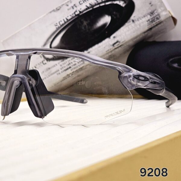 OAKLEY
