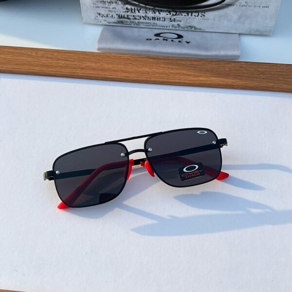 OAKLEY
